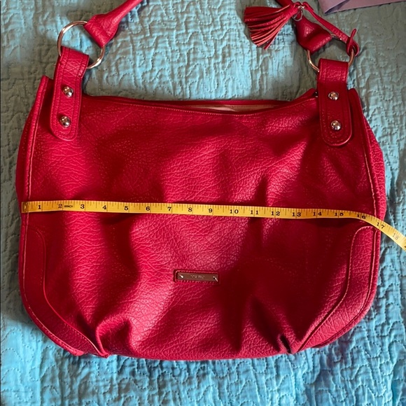 Nine West large red bag.  Beautiful bag - Picture 7 of 9
